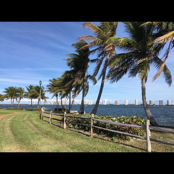 Meet your Posher, Beth - Picture 3 of 3